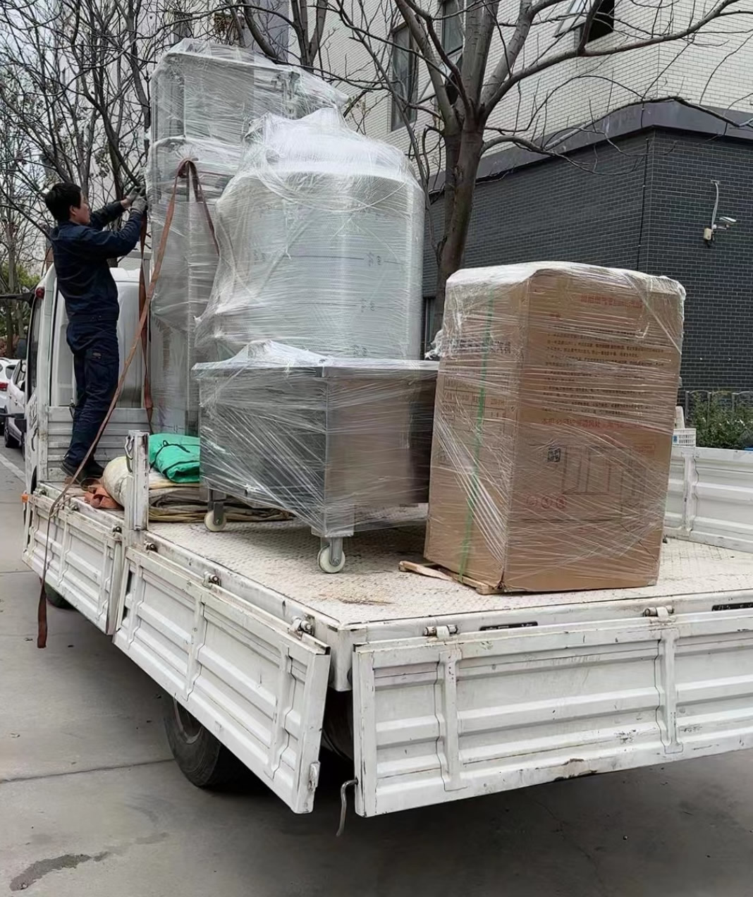 湖北荊門鐘祥市段總購買的一套白酒設(shè)備已打包發(fā)貨！